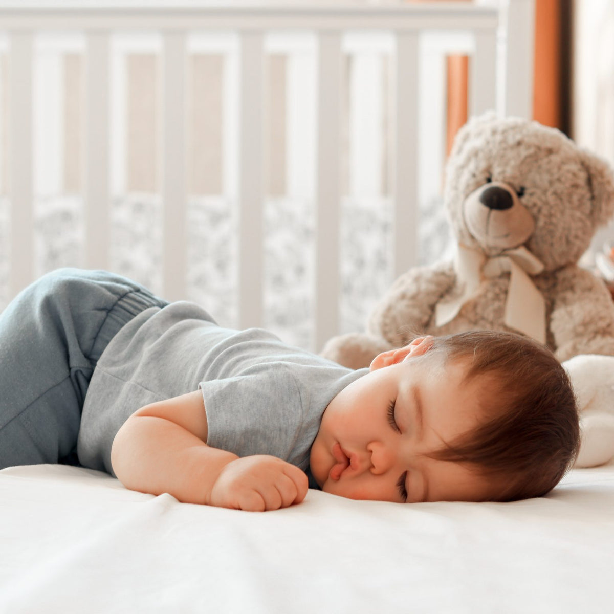 Wanneer mag een baby op de buik slapen? Keekabuu